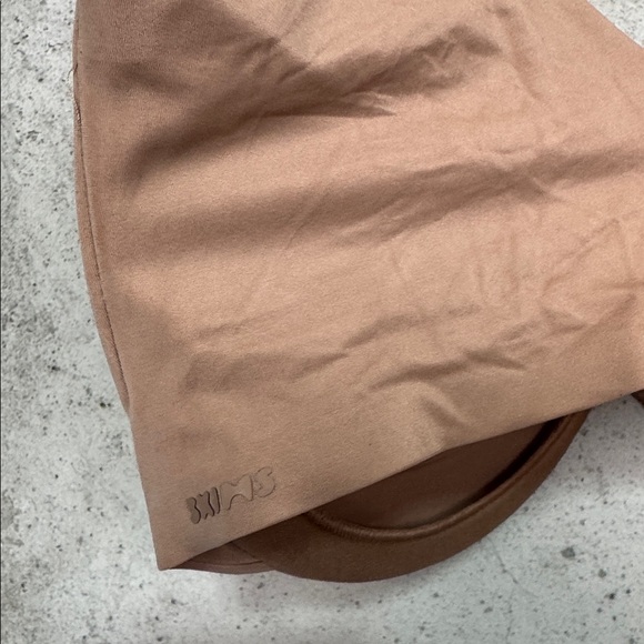 SKIMS Nude Underwire Bra sz 36 DDDD - Picture 4 of 5